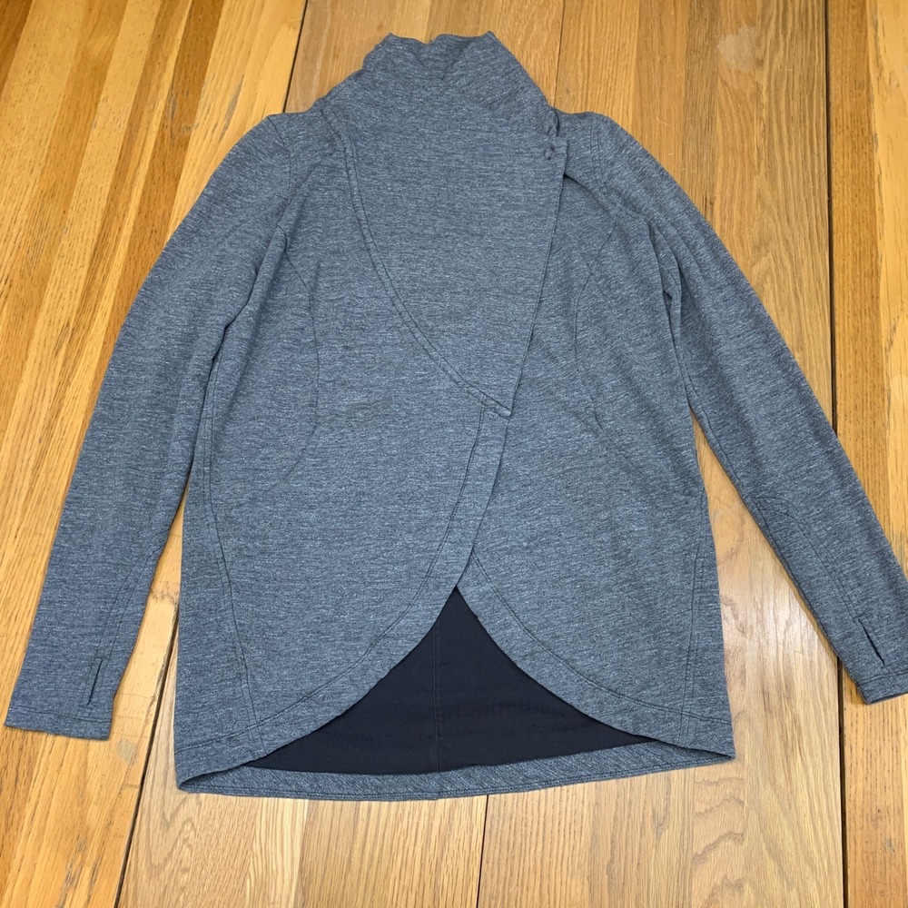 Lululemon Savasana Wrap Heathered Grey Asymmetrical Button Cardigan Size‎ 6